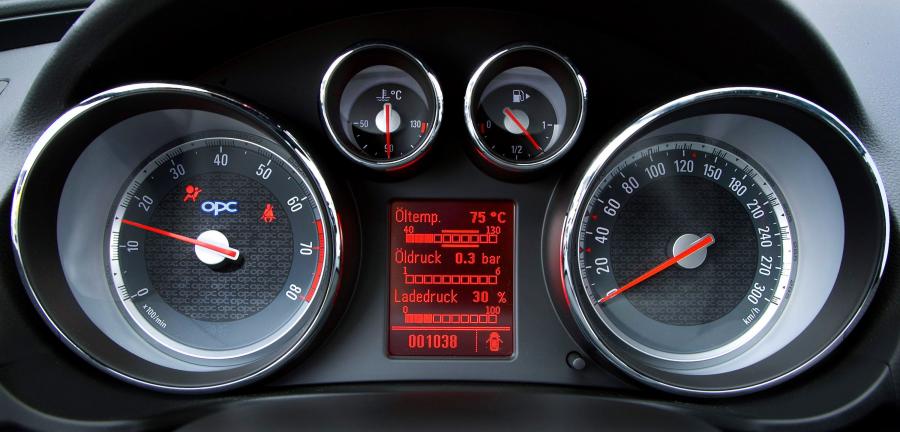 Панель приборов Opel Insignia OPC 2009 года  (фото 23 из 57)